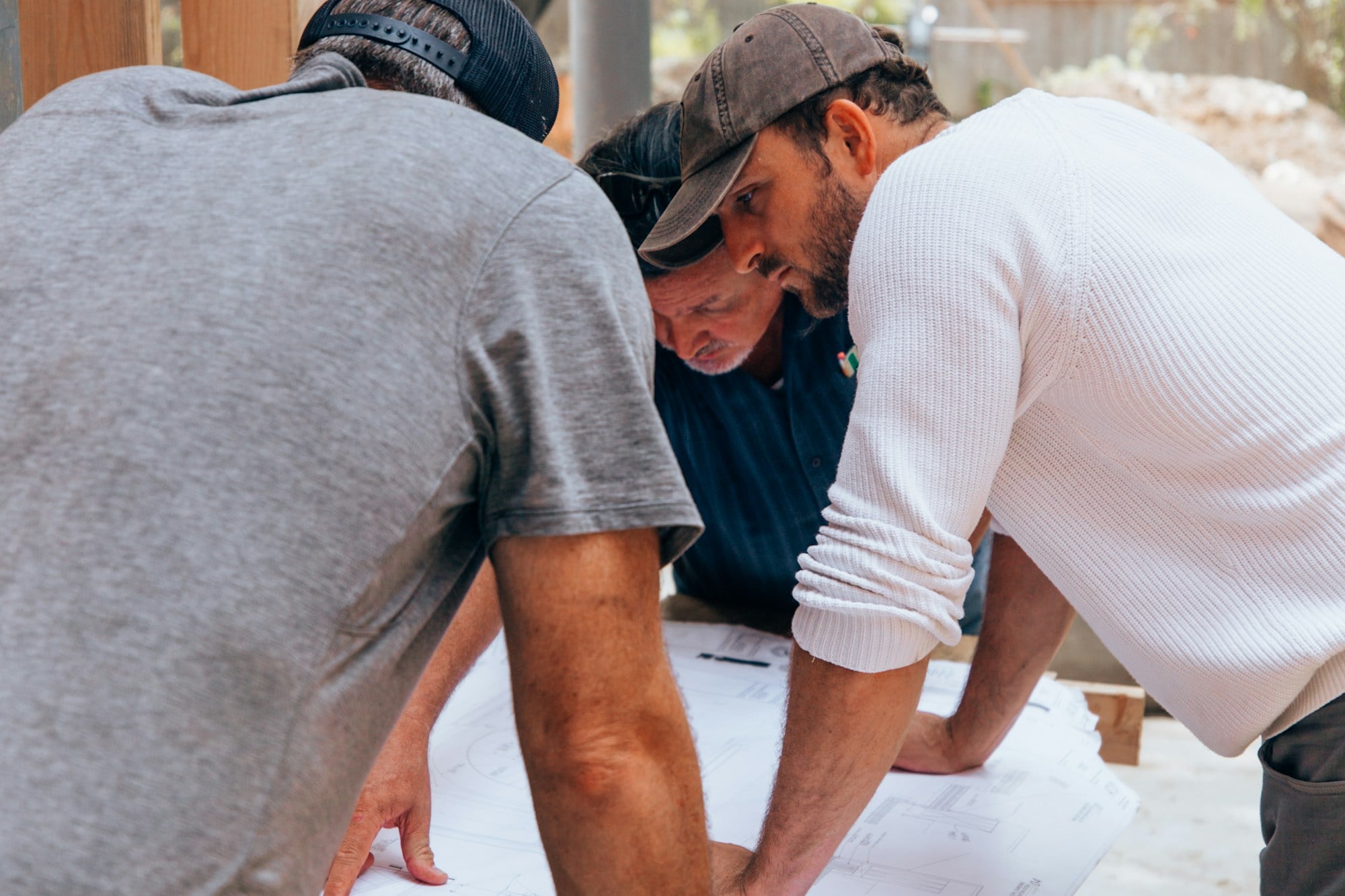 Equipo trabajando en una obra